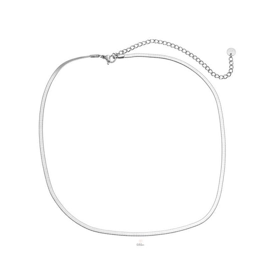 Minimalistische snake chain ketting van zilverkleurig RVS. Glad, flexibel en perfect voor dagelijks gebruik of layering. Ontdek de Snake Chain Necklace van Gioia.