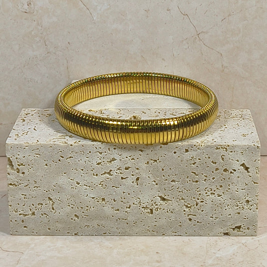 Flex Armband Ribbed RVS 10 mm – Goudkleurige Elastische Minimal Bracelet