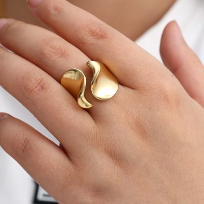 Wave ring goudkleurig – stainless steel statement ring