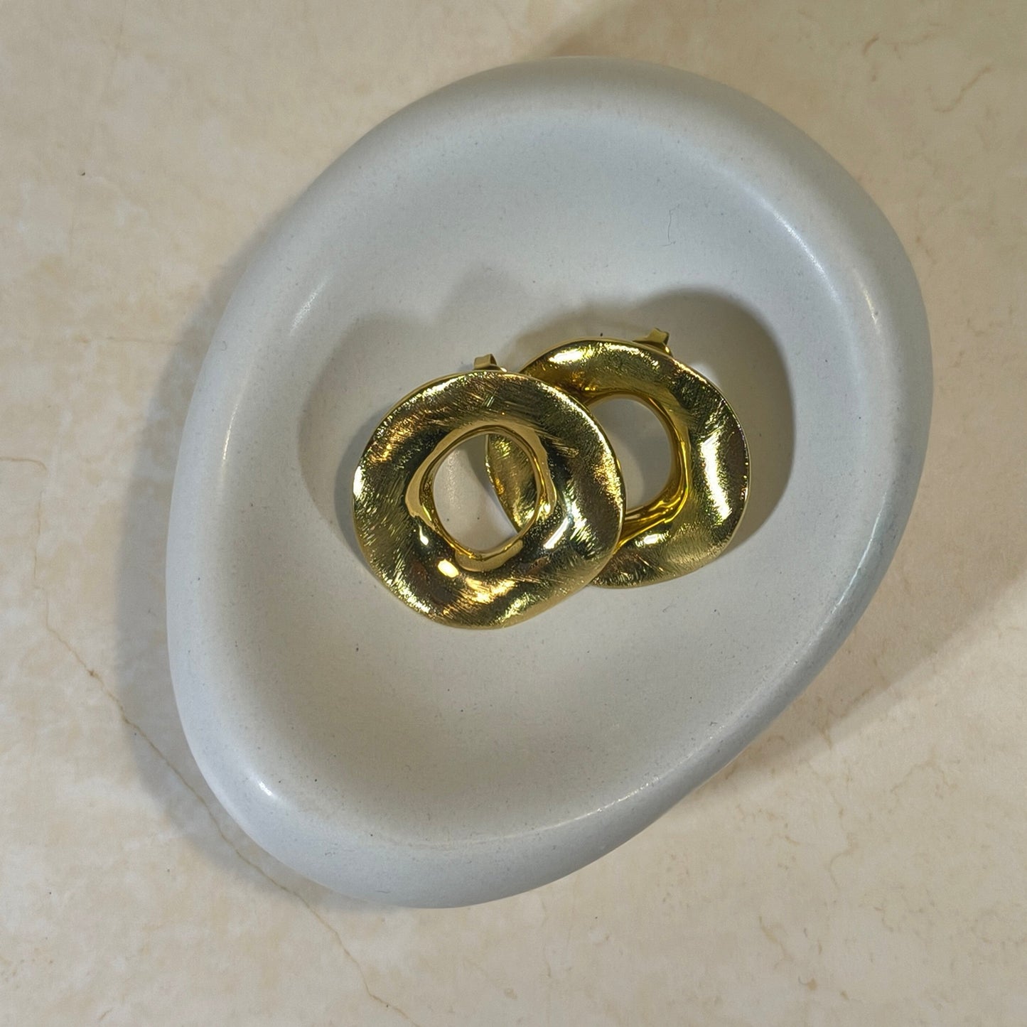 Gouden RVS Oorbellen – Organische Ronde Statement Studs