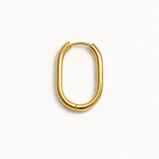 Goudkleurige Maxi Oval Hoop oorbellen van Gioia store, minimalistische ovale RVS hoops in groot formaat.