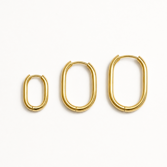 Goudkleurige Oval Hoop oorbellenset van Gioia store, minimalistische ovale RVS hoops.
