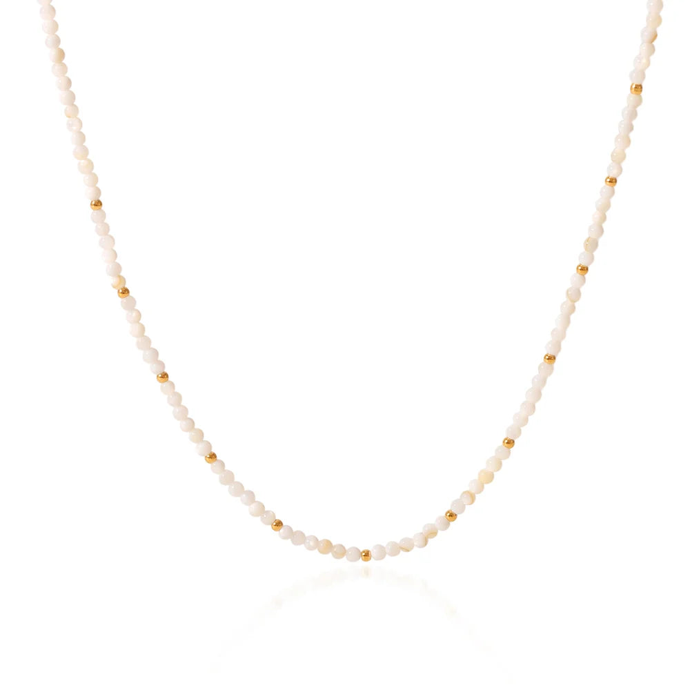 Prachtige ketting van mooie kralen in wit, offwhite en goud. Onderdeel van de tijdelijke edit van Gioia.