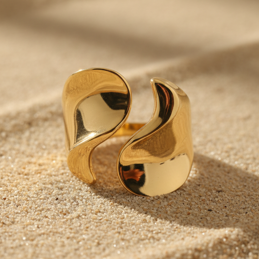 Grote golvende gouden ring – Pinterest productfoto