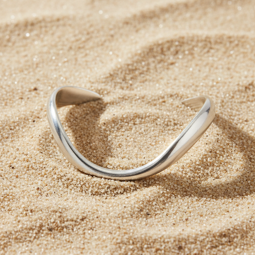 Organische zilveren bangle – Pinterest productfoto
