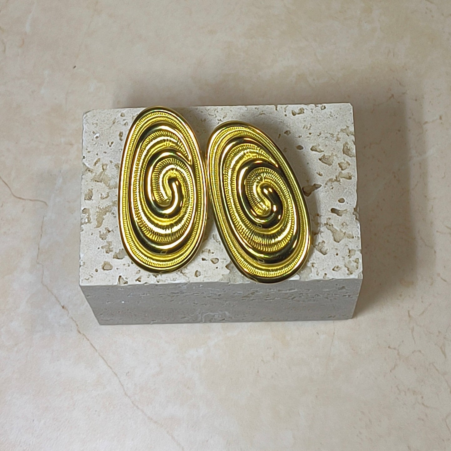 Gouden RVS oorbellen – Organische Ovalen Statement Studs