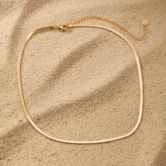 Snake chain ketting 3mm goud op zand – Pinterest productfoto