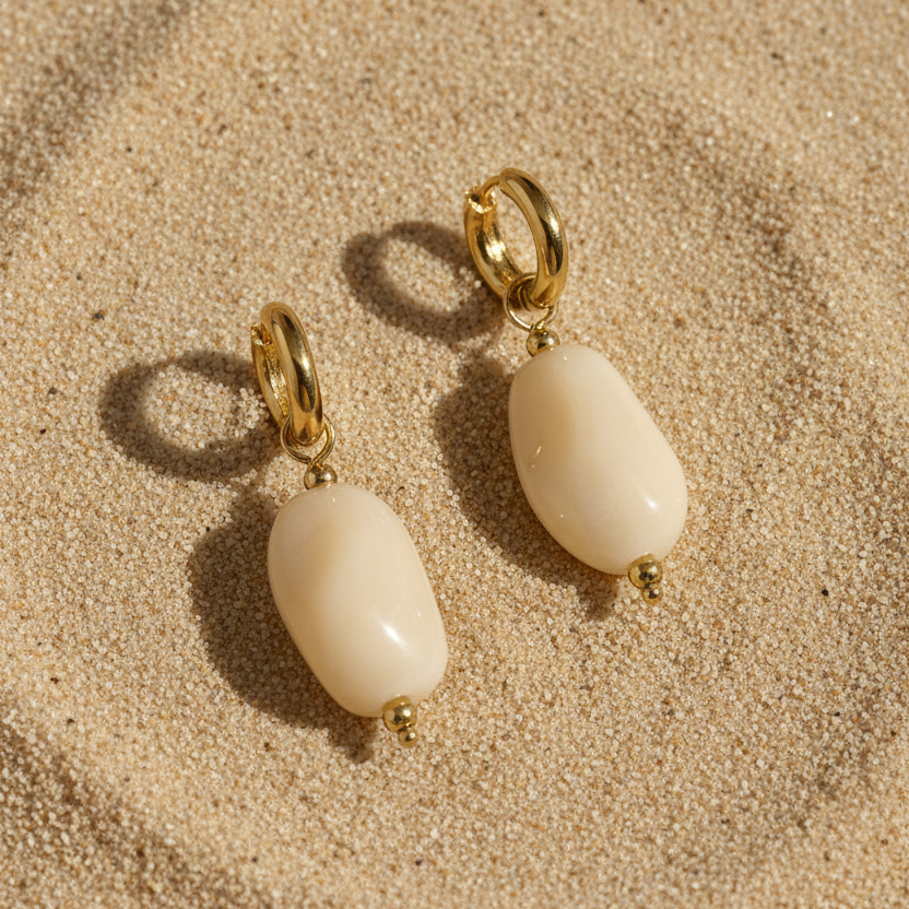 Soft Stone Hoops op zand – Pinterest productfoto