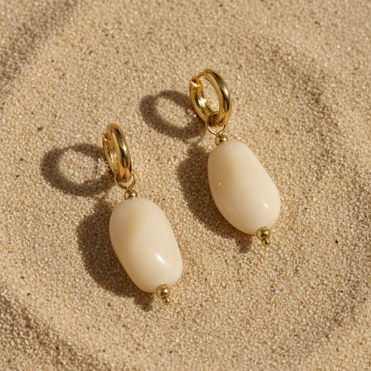 Soft Stone Hoops op zand – Pinterest productfoto